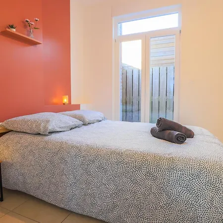 Elegant Arriere Gare *