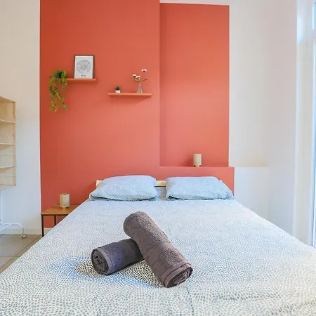 Elegant Arriere Gare *