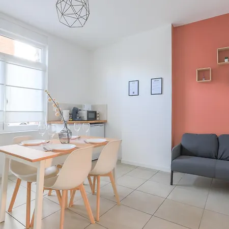 Elegant Arriere Gare *