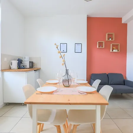 Elegant Arriere Gare *